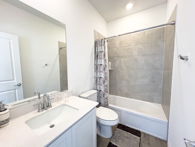 Building Photo - 2533 Olvera Ct