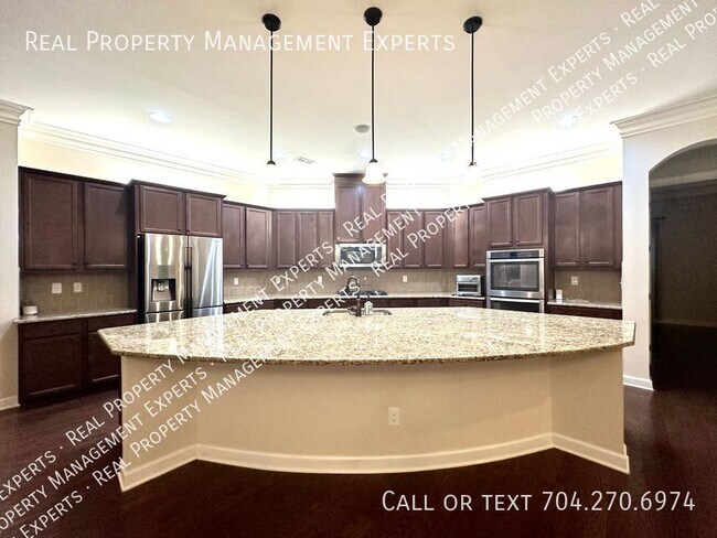 Building Photo - Spacious 5BR/3.5BA Home in Mooresville!