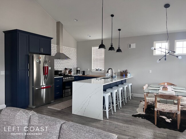 Building Photo - 4154 SE Inlet Ave