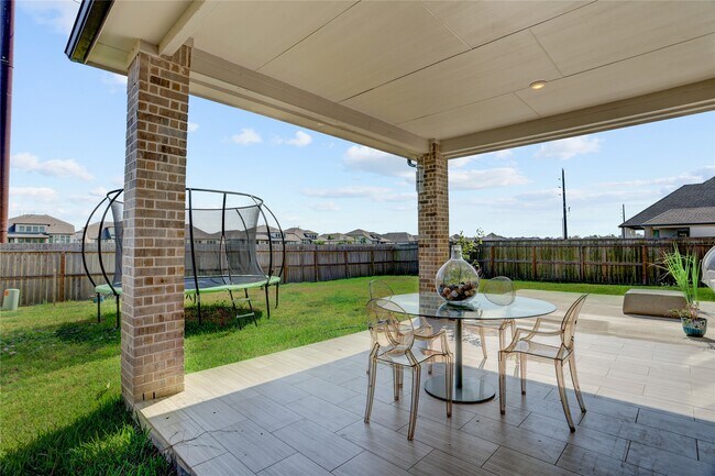 Building Photo - 1922 Pleasant Grove Dr