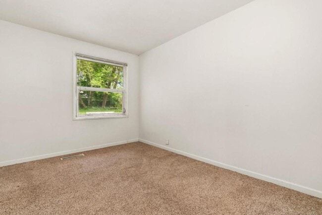 Building Photo - 1210 Blaine Dr