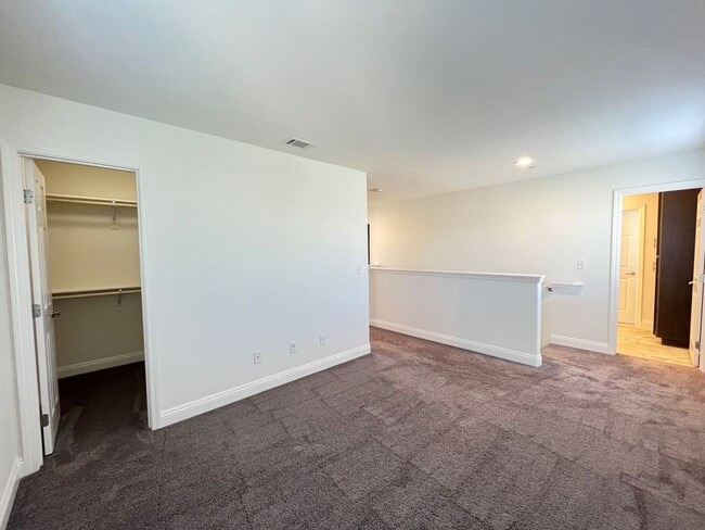 Building Photo - 307 Ninos Dr