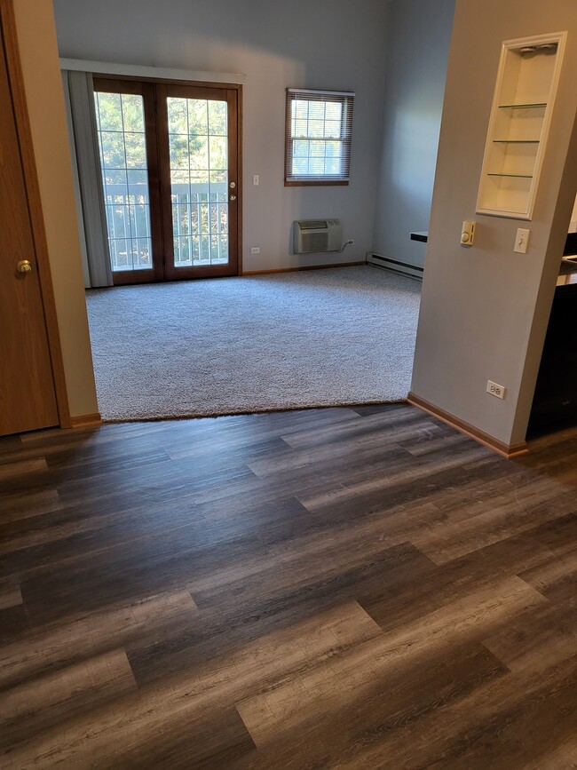 Foyer/Dining Area - 360 Leah Ln