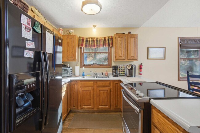 Building Photo - 610 Traci Ln