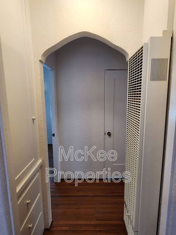 Building Photo - 907 9th St