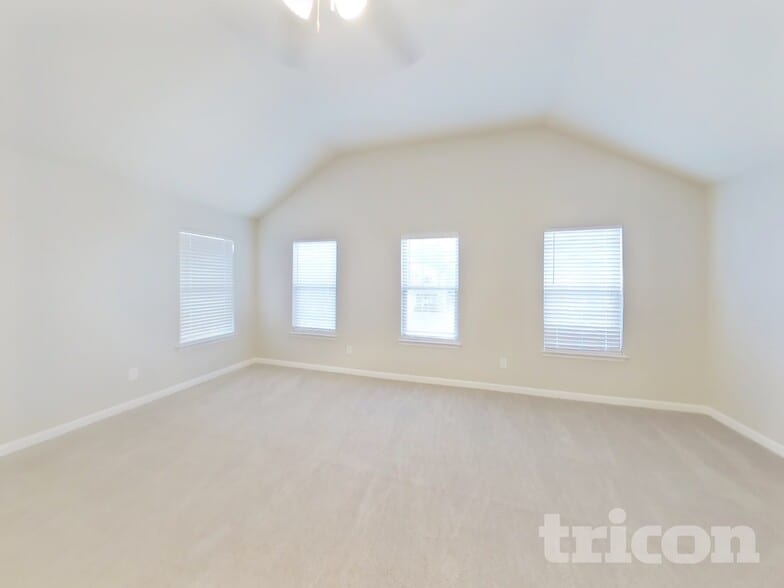 Building Photo - 744 Effendi Pl