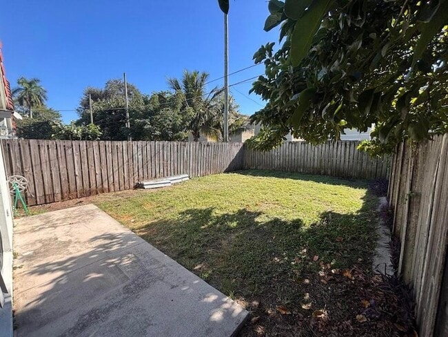 Building Photo - 4838 Cambridge St