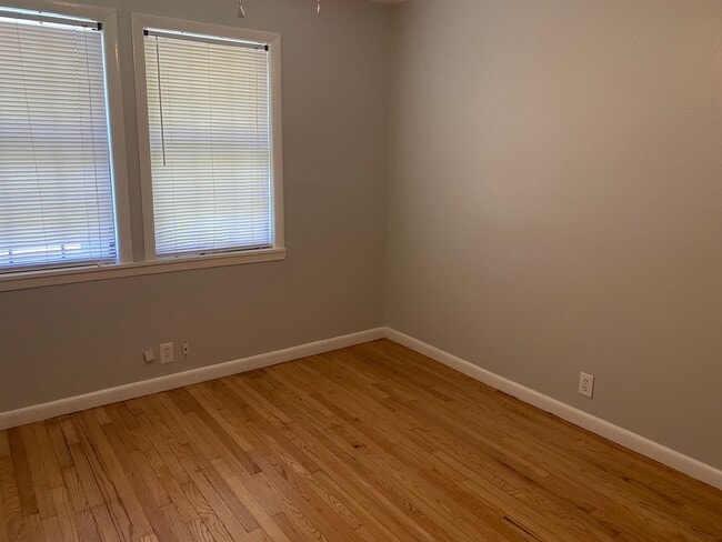 Building Photo - 3BR in Broadmoor