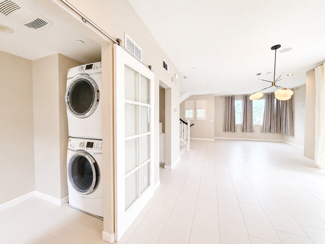 Building Photo - Now Available for Rent — Beautiful 3-Story Townhome in Hayward