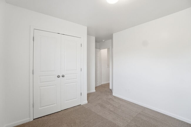 Building Photo - 4-bedroom with Water Front View