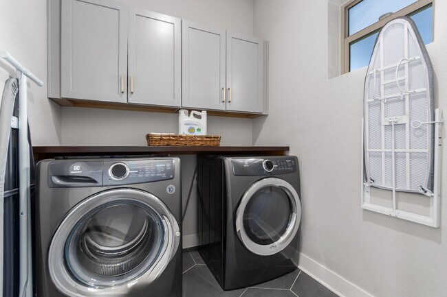 Building Photo - 4BD, 3.5BA Northfield Home with Finished Basement and 2-Car Garage