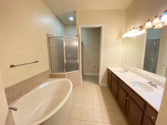 Building Photo - Spacious 3/3.5 Condo with Garage in Fleming Island
