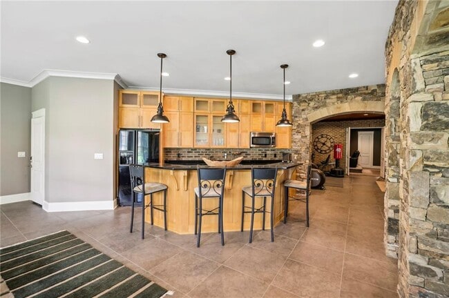 Building Photo - 6285 Aberdeen Dr NE