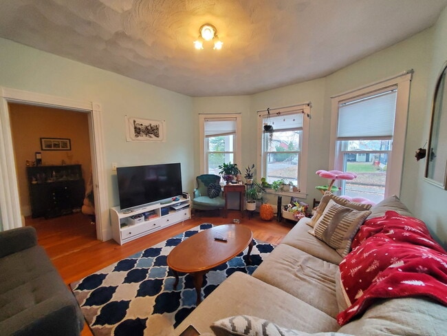 Building Photo - 72 Marshall St