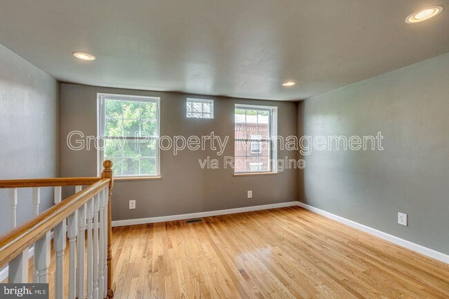 Building Photo - 331 Titan St