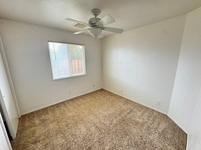 Building Photo - Beautiful 4 Bedroom Home