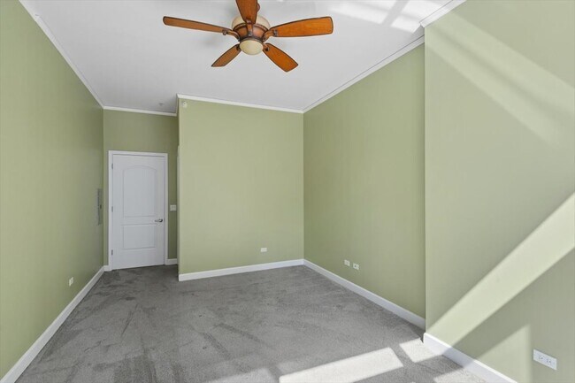 Building Photo - 450 E Waterside Dr