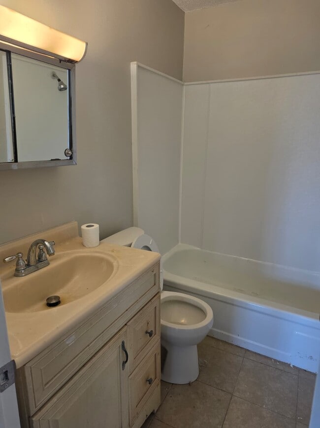 Building Photo - 13101 Dedeaux Rd