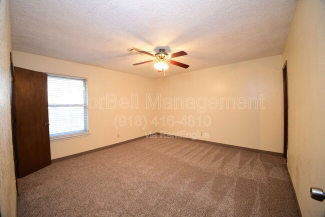 Building Photo - 746 W Commercial St