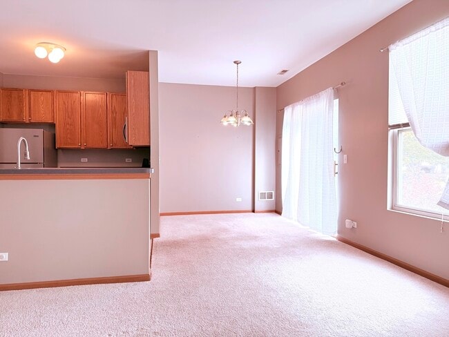 Building Photo - 3984 Blackstone Dr