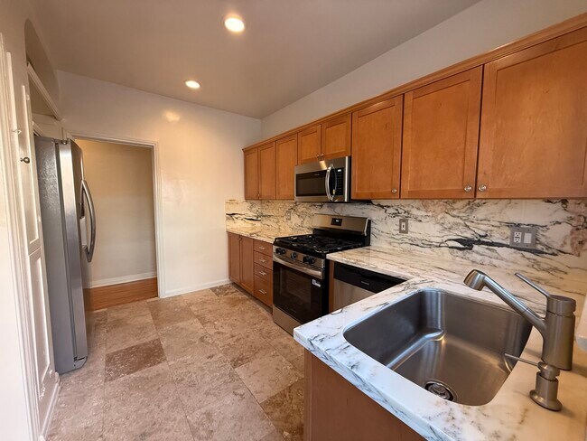 Kitchen - 1437 S Holt Ave