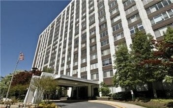 Building Photo - Renovated 1 BR, 1 BA, kitchen w/new appliances,