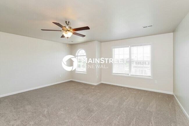 Building Photo - 4 Bedroom Pet-Friendly Home in POWELL, TN with Main Street Renewal