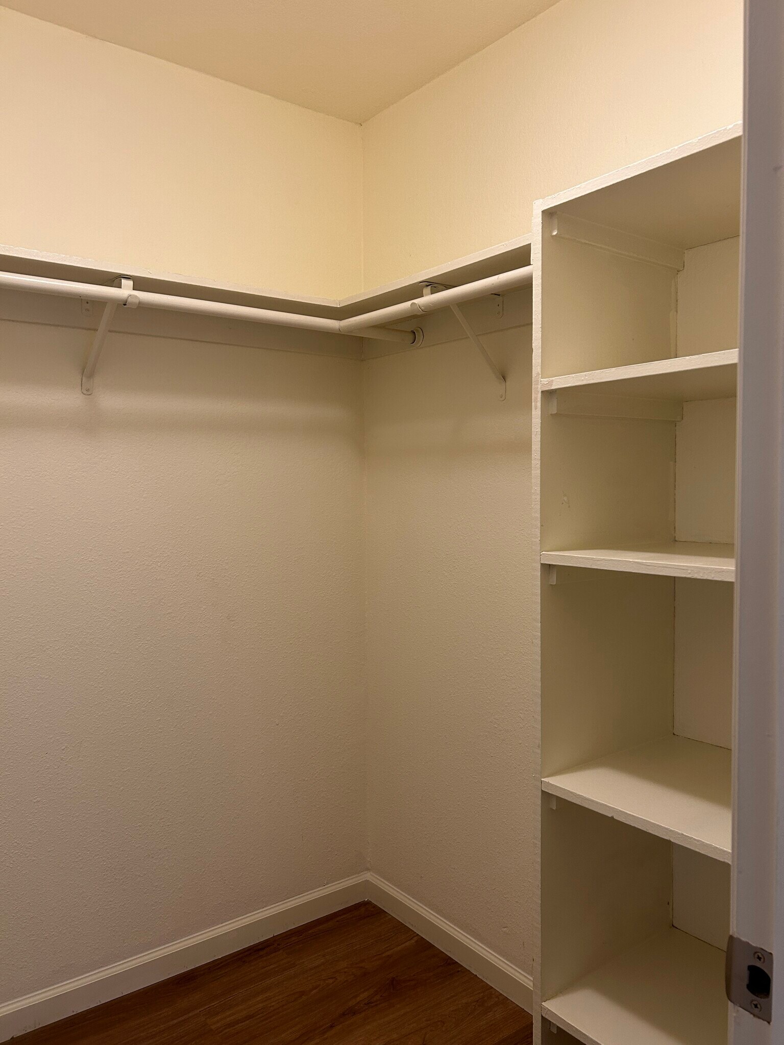walk-in closet - 37377 Sequoia Rd
