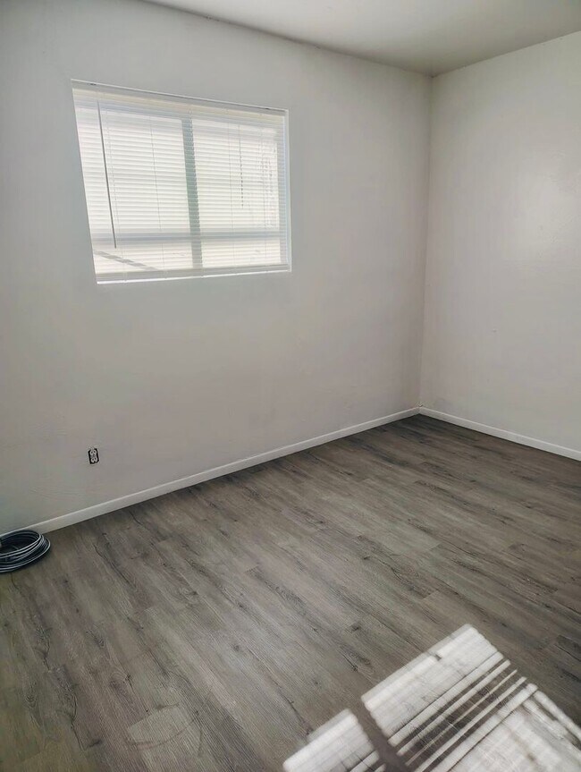 Building Photo - 501 Harrison Dr