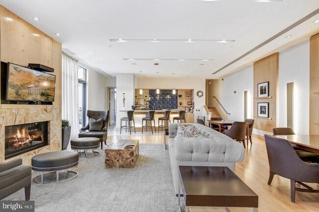 Building Photo - 440 L St NW