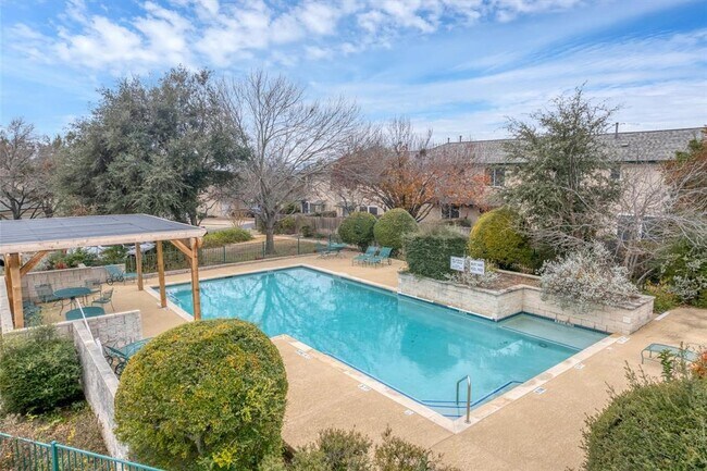 Building Photo - 2100 Pipers Field Dr