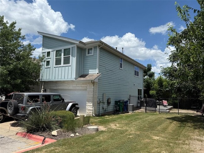 Building Photo - 7206 Tybalt St