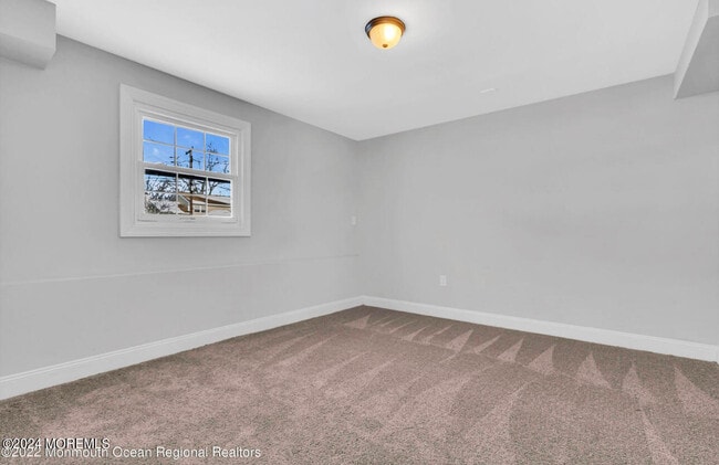 Building Photo - 27 Oak Leaf Ln