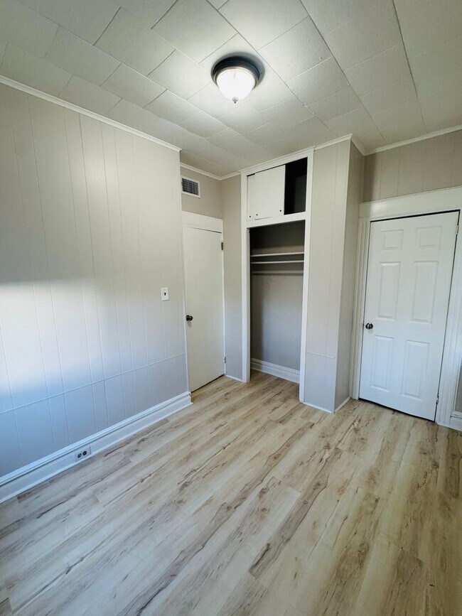 Building Photo - 38 S 17th St