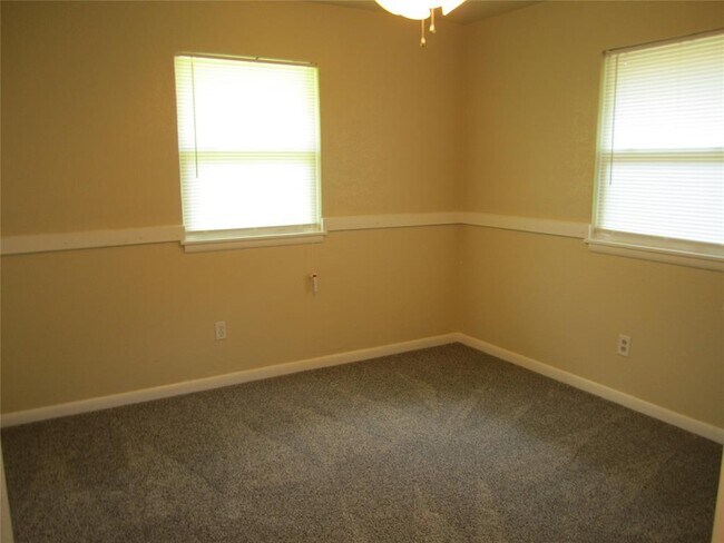 Building Photo - 1530 Melrose Dr