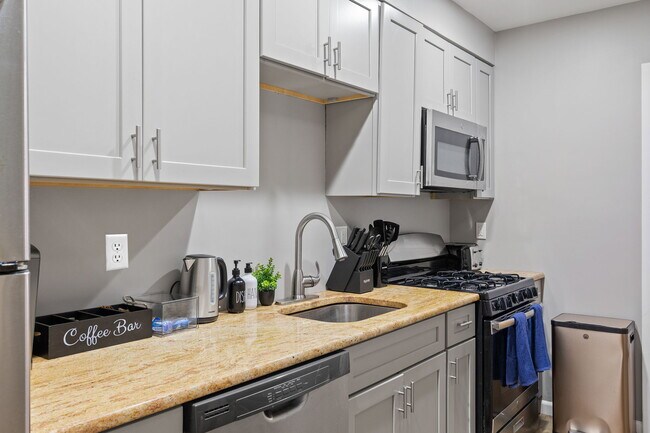 Building Photo - 3848 W Girard Ave
