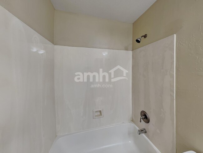 Building Photo - 8409 S 50th Ln