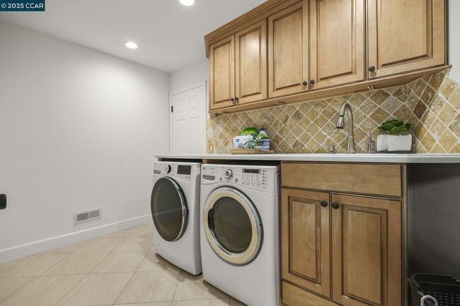 Building Photo - 18 Emmons Canyon Ct