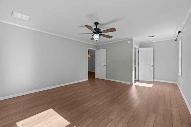 Building Photo - 105 3rd St