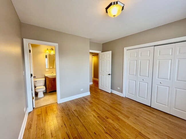 Building Photo - 3 Bedroom Apartment in Rogers Park
