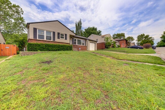 Building Photo - Charming 3 Bedroom 1 Bath near Route 66!