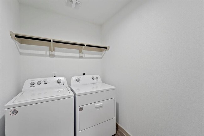 Building Photo - 7930 Elm Birch Ln