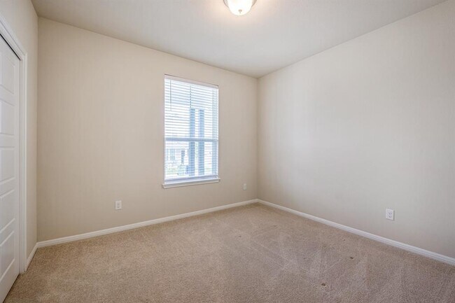 Building Photo - 244 E Broade St