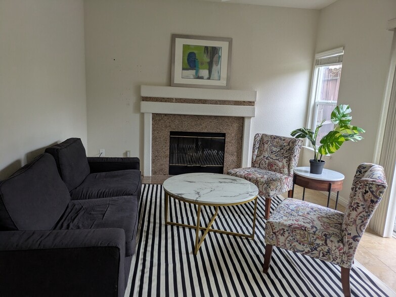 Building Photo - 105 Donegan Ct