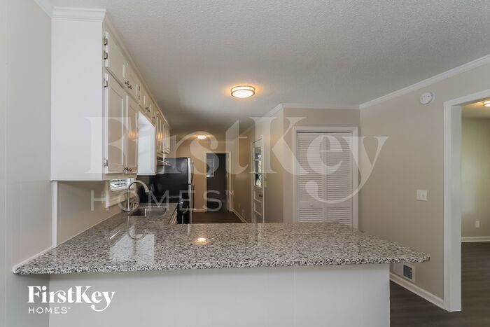 Building Photo - 891 Valley Wood Ct