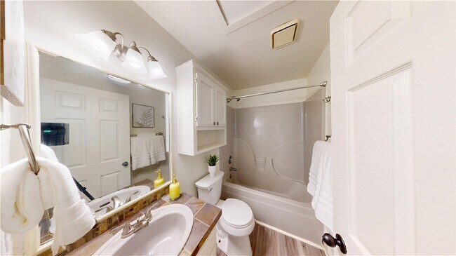 Building Photo - 2711 W Bishop Dr