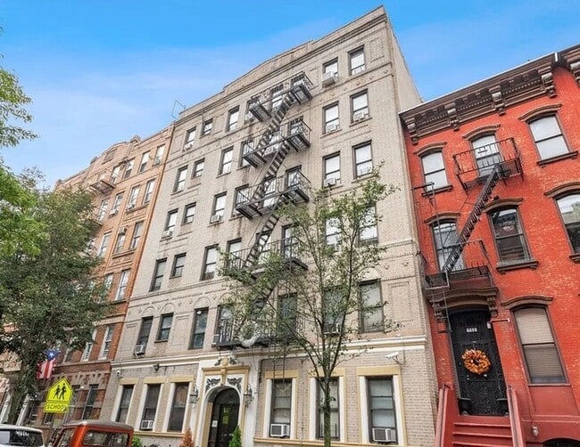 Building Photo - 154 S 3rd St
