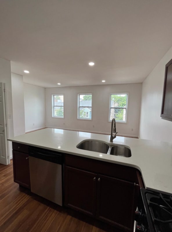 Building Photo - 113 Morris St