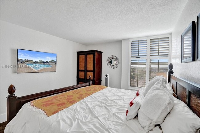 Building Photo - 1391 S Ocean Blvd