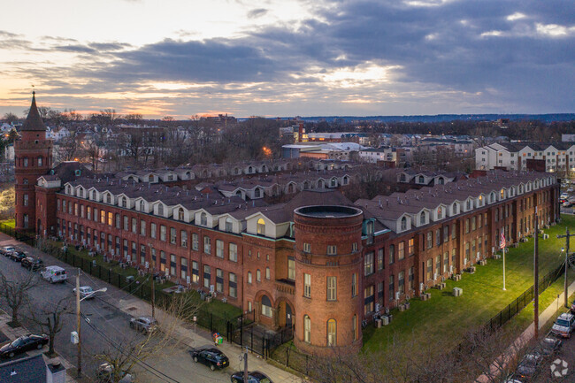 Building Photo - Tiffany Manor